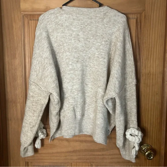 Cozy Beige Sweater with Bow Detail - Picture 4 of 6